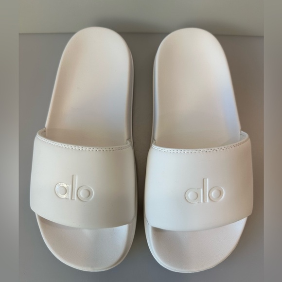 ALO Yoga Shoes - NEW ALO YOGA Unisex It Slide Size Women 8/ Men 6 in Original Box